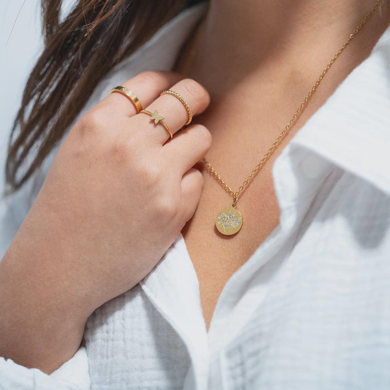 Bee Pendant Necklace Gold