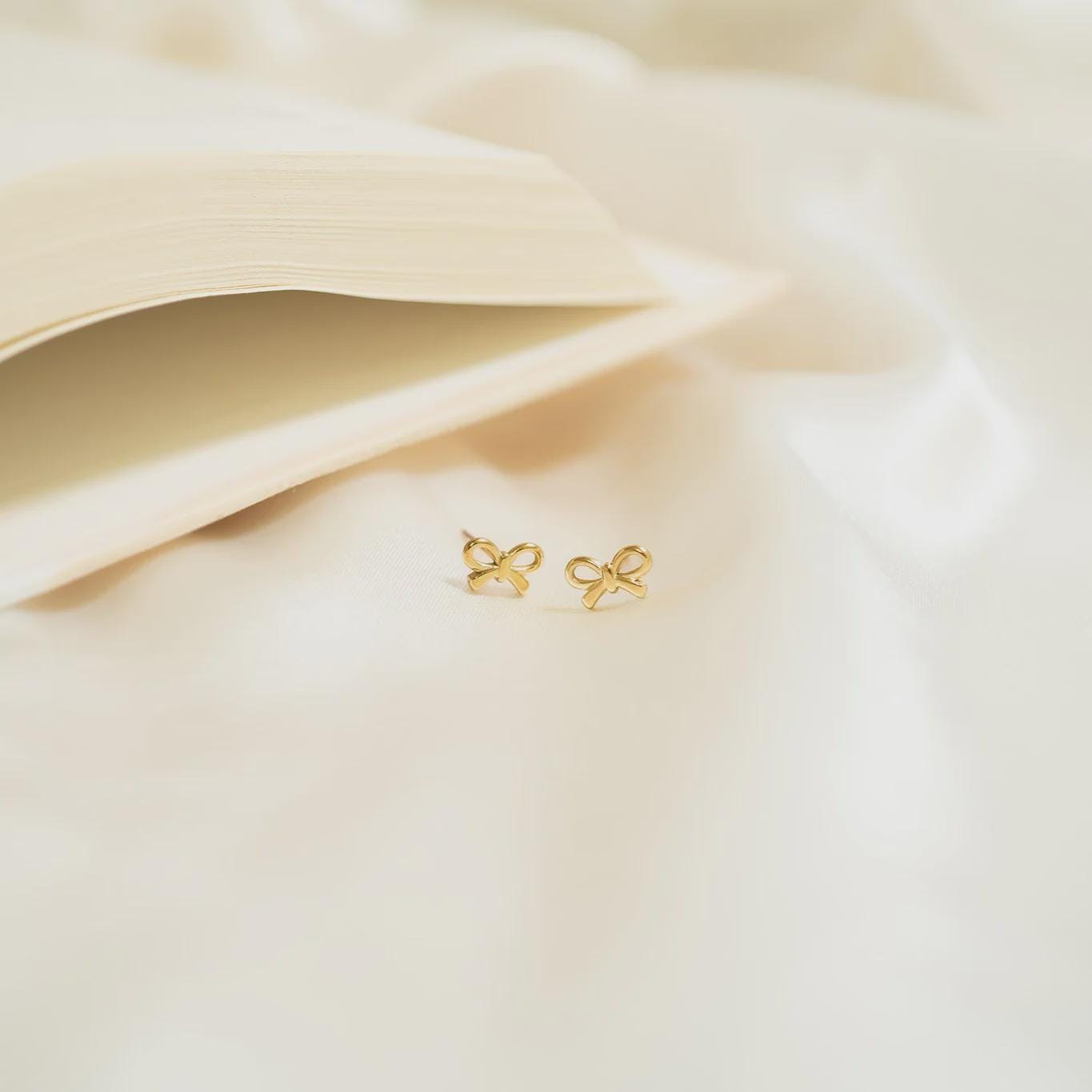 Bow Connector Stud Earring
