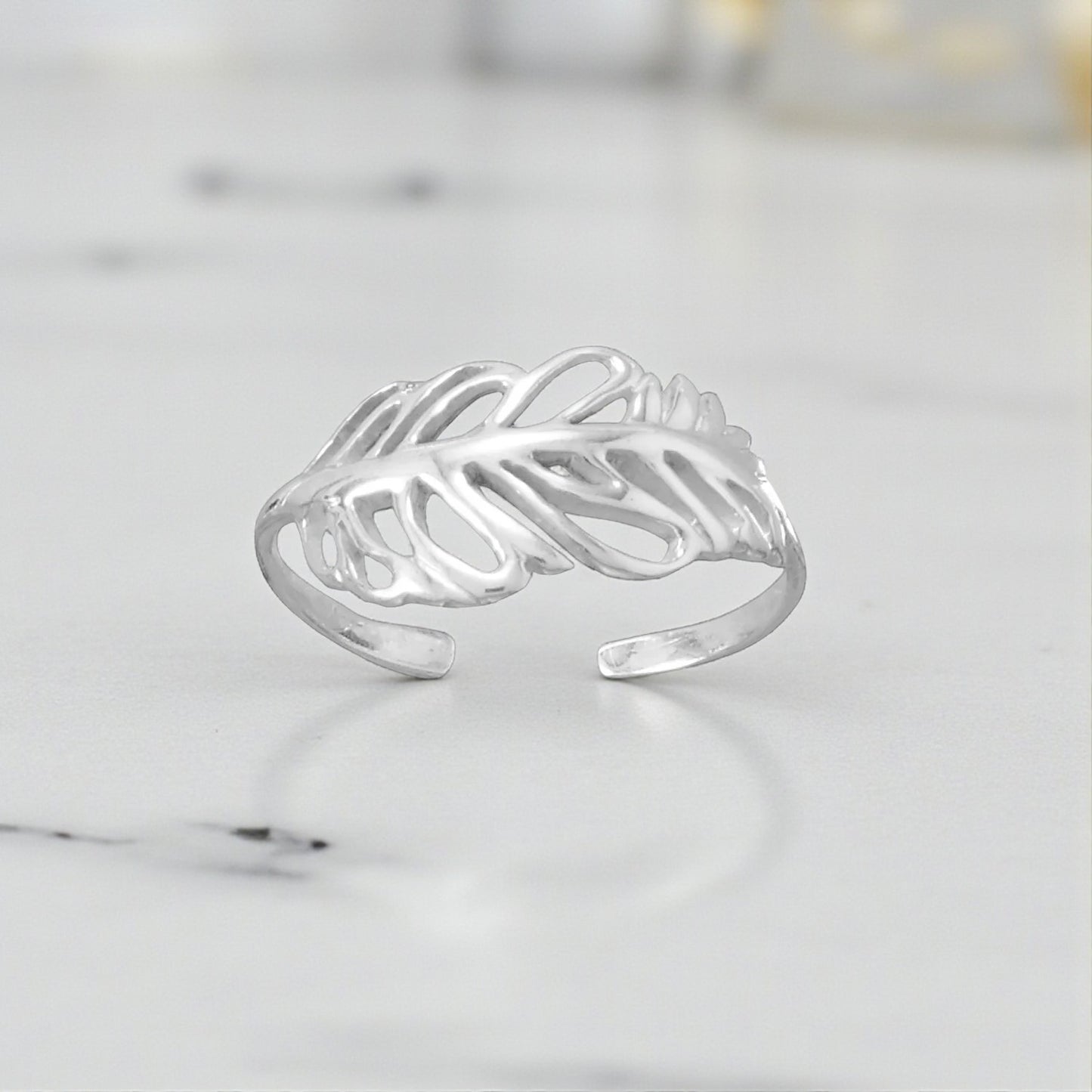 Cut Out Feather Toe Ring
